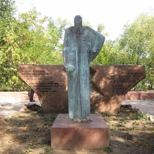 Tour on Jewish places in chisinau, monument of Chisinau gheto
